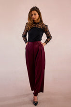 Load image into Gallery viewer, Wide pleated Pants - Red
