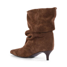 Load image into Gallery viewer, Slouchy suede bootie - Chocolate
