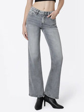 Load image into Gallery viewer, Mid rise vintage flare - Grey
