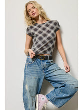 Load image into Gallery viewer, Plaid fitted Tee - Char
