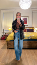 Load image into Gallery viewer, Faux leather Blazer - Black
