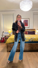 Load image into Gallery viewer, Faux leather Blazer - Black
