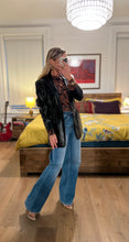 Load image into Gallery viewer, Faux leather Blazer - Black
