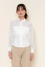Load image into Gallery viewer, Fitted Buttonup shirt - White
