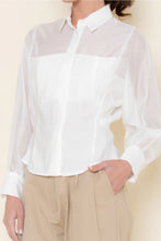 Load image into Gallery viewer, Fitted Buttonup shirt - White
