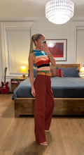 Load image into Gallery viewer, Sleeveless Mockneck Top - blk/coral

