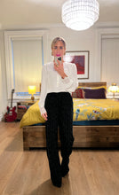 Load image into Gallery viewer, Lace cuff Top - Offwhite
