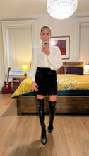 Load image into Gallery viewer, Sequins mini skirt - black
