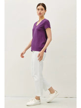 Load image into Gallery viewer, classic v nk ss tee - eggplant
