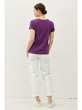 Load image into Gallery viewer, classic v nk ss tee - eggplant
