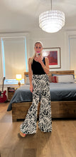 Load image into Gallery viewer, printed pallazo pants - black/white print
