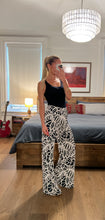 Load image into Gallery viewer, printed pallazo pants - black/white print
