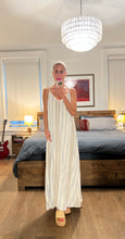 Load image into Gallery viewer, jacquard stripe maxi w pkts - white
