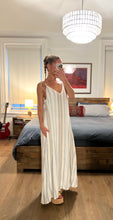 Load image into Gallery viewer, jacquard stripe maxi w pkts - white
