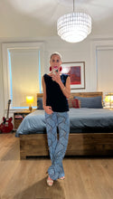 Load image into Gallery viewer, Printed pallazo pants - Blue spiral
