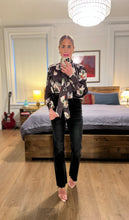 Load image into Gallery viewer, floral tie nk blouse - black
