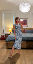 Load image into Gallery viewer, DRAWSTRING MIDI DRESS - WATERCLR BLUE
