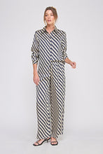 Load image into Gallery viewer, wavey sateen blouse - navy
