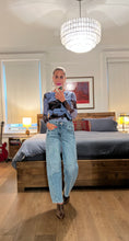 Load image into Gallery viewer, barrel jeans with stitches - tingle
