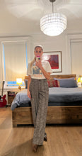 Load image into Gallery viewer, 90`s Dolly Tee - Dolly
