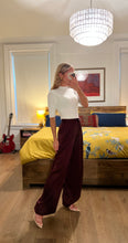 Load image into Gallery viewer, Wide pleated Pants - Red
