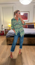 Load image into Gallery viewer, carpenter bf jeans - blue
