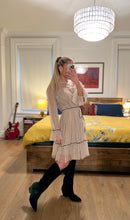 Load image into Gallery viewer, dress in plumetis tulle - beige
