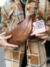 Load image into Gallery viewer, Crosbow Bag - Cognac
