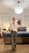 Load image into Gallery viewer, Hi Rise kick flare - Leopard
