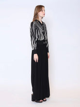 Load image into Gallery viewer, woven button blouse w edge - blk/ivory

