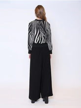 Load image into Gallery viewer, woven button blouse w edge - blk/ivory
