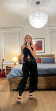 Load image into Gallery viewer, Woven pleated trousers - Black
