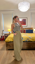 Load image into Gallery viewer, Striped crew neck Tank - blk/white
