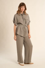 Load image into Gallery viewer, Hi waist flared pants - Khaki
