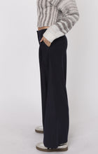 Load image into Gallery viewer, Pleated wideleg Pants - Navy
