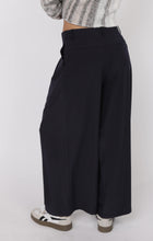 Load image into Gallery viewer, Pleated wideleg Pants - Navy

