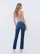 Load image into Gallery viewer, Mid rise slim dar wash - Aura
