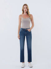Load image into Gallery viewer, Mid rise slim dar wash - Aura
