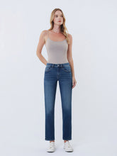 Load image into Gallery viewer, Mid rise slim dar wash - Aura
