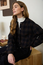 Load image into Gallery viewer, Cropped Jacket - Navy plaid
