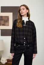 Load image into Gallery viewer, Cropped Jacket - Navy plaid
