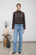 Load image into Gallery viewer, TurtleNeck Top - Brown

