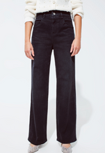 Load image into Gallery viewer, Stitch detail Jeans - Black
