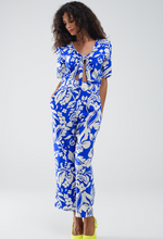 Load image into Gallery viewer, Floral Keyhole jumpsuit - Blue
