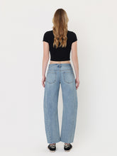 Load image into Gallery viewer, Hi Rise Raw hem Barrel - Loft
