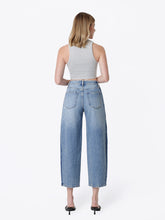 Load image into Gallery viewer, Tow tone barrel jeans - Bold
