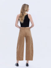 Load image into Gallery viewer, Hi rise detail corduroy - Khaki
