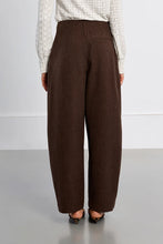 Load image into Gallery viewer, Pleated Barrel Pants - Brown
