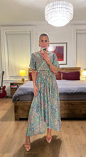 Load image into Gallery viewer, PRINT MIDI WRAP DRESS - MULTI
