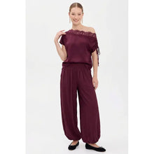 Load image into Gallery viewer, Off shoulder lace blouse - Wine
